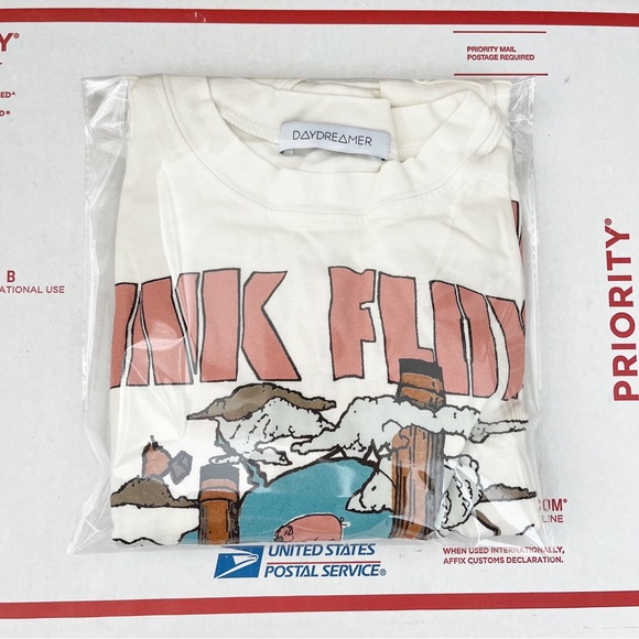 Daydreamer Pink Floyd Animals Tour 77 Long Sleeve Crop Graphic Crewneck Band Tee - Picture 10 of 10